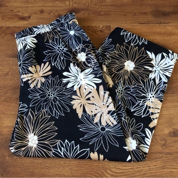 Vintage Alfred Dunner black floral cotton stretch cropped pants in size 14 - Picture 2 of 8